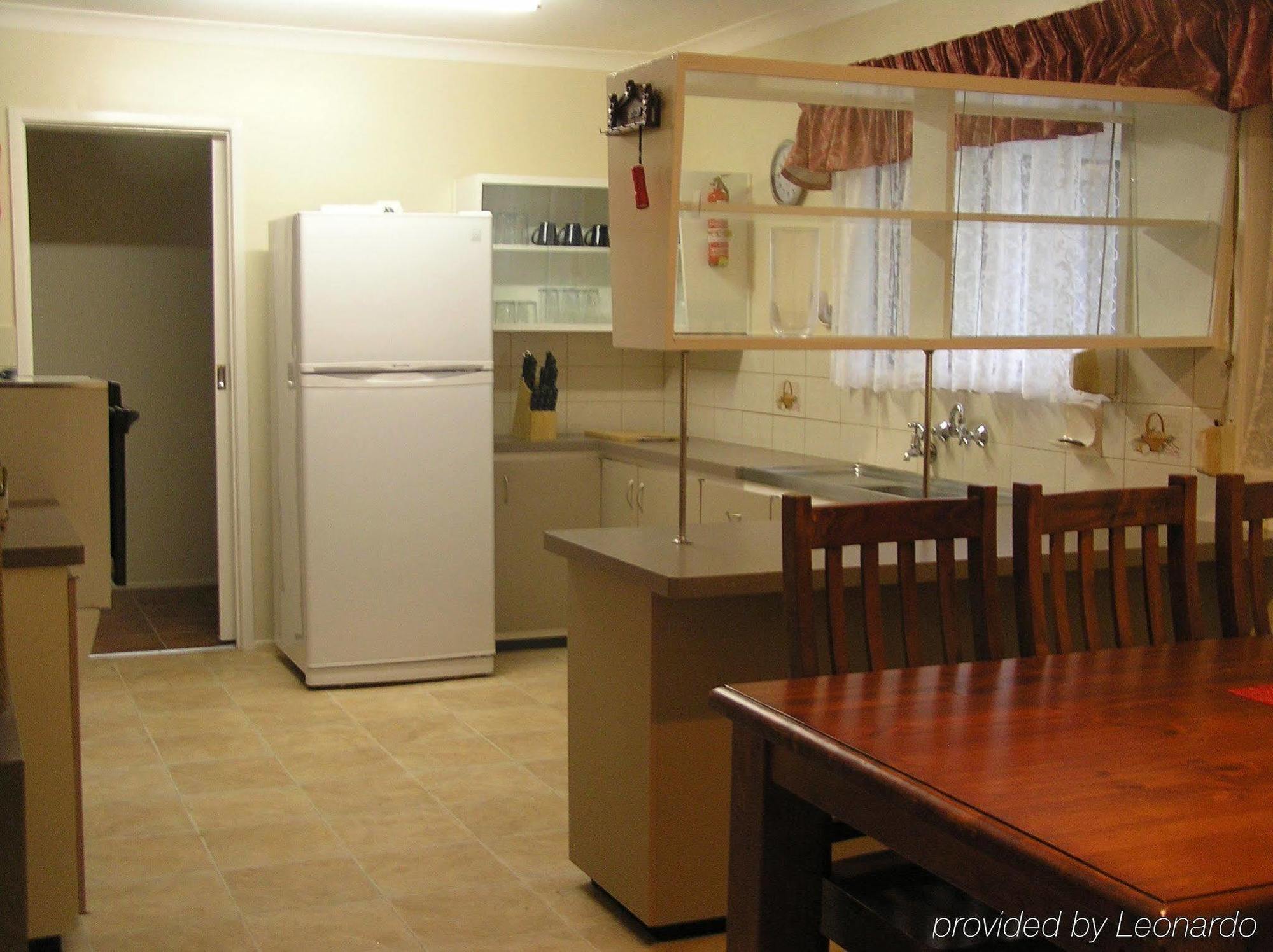 Riviera On Ruthven Motel Toowoomba Phòng bức ảnh